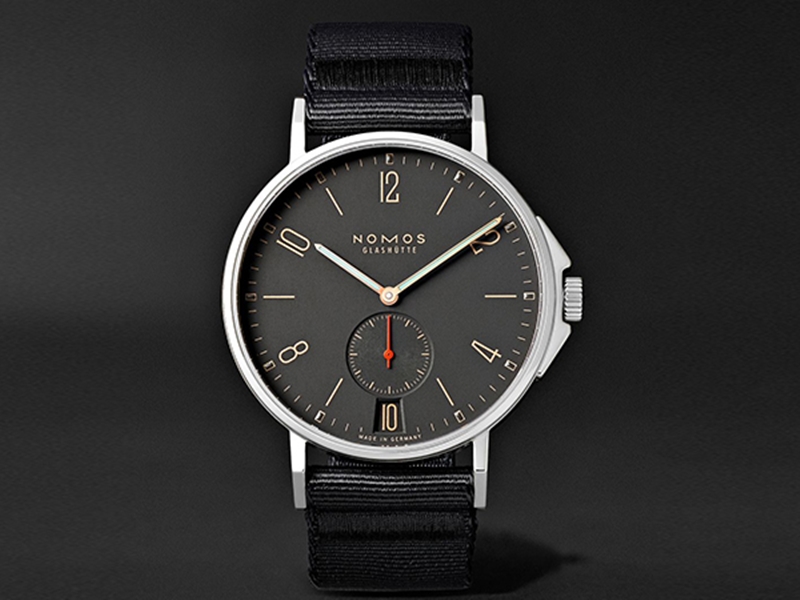 موقع MR PORTER يطرح ساعات NOMOS GLASHÜTTE الألمانية الراقية